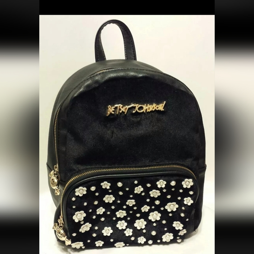 BETSEY JOHNSON BACKPACK BLACK VELVET FAUX LEATHER PEARL FLOWER GOLD ZIP LOGO EUC